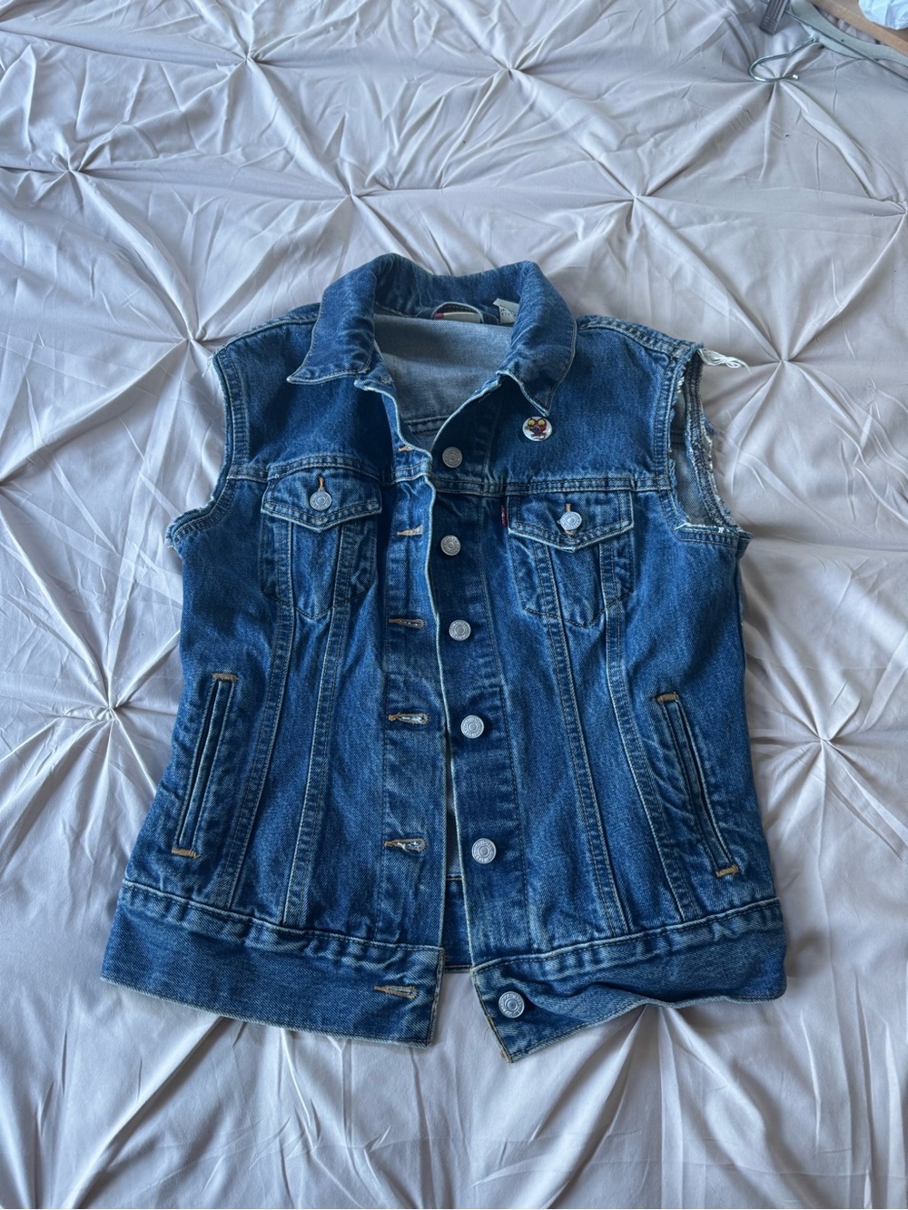 Vintage Levi’s Red Tab Denim Trucker Vest Women’s Medium Blue Distressed Y2K‎